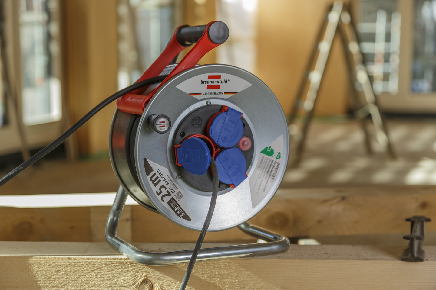BRENNENSTUHL automatische kabelhaspel 9 meter H07RN-F 3x1,5 plafond- en wandmontage IP44 (1241000 BRENNENSTUHL automatische kabelhaspel 9 meter H07RN-F 3x1,5 plafond- en wandmontage IP44 (1241000