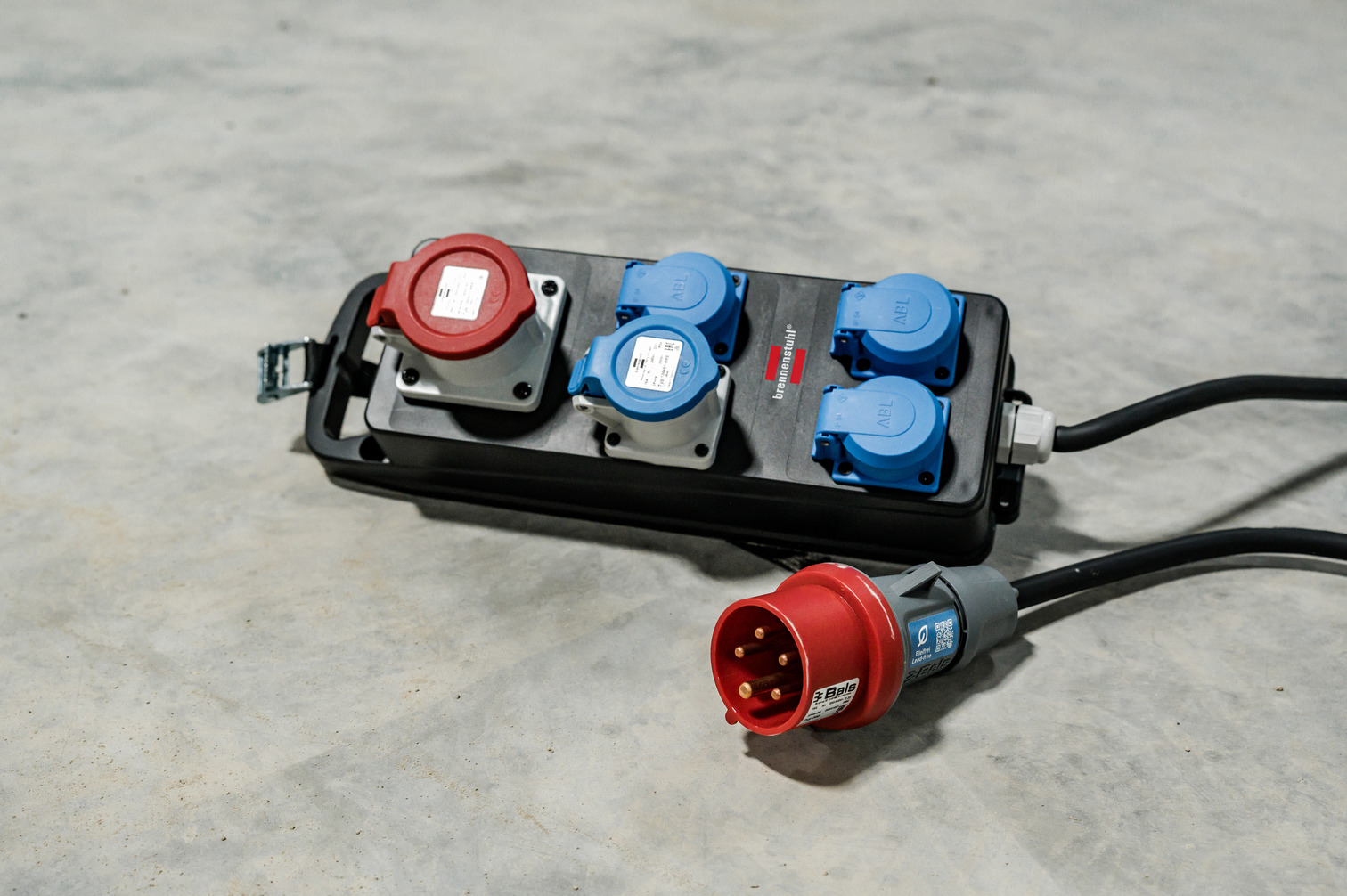 RoadEu - Wandverdeler 16 A 5P - CEE stopcontact met Schuko 230 V - bouwstroomverdeler 16 A - PCE stopcontacten - opgebouwde verdeelkast - wandcontactdoos binnen en buiten